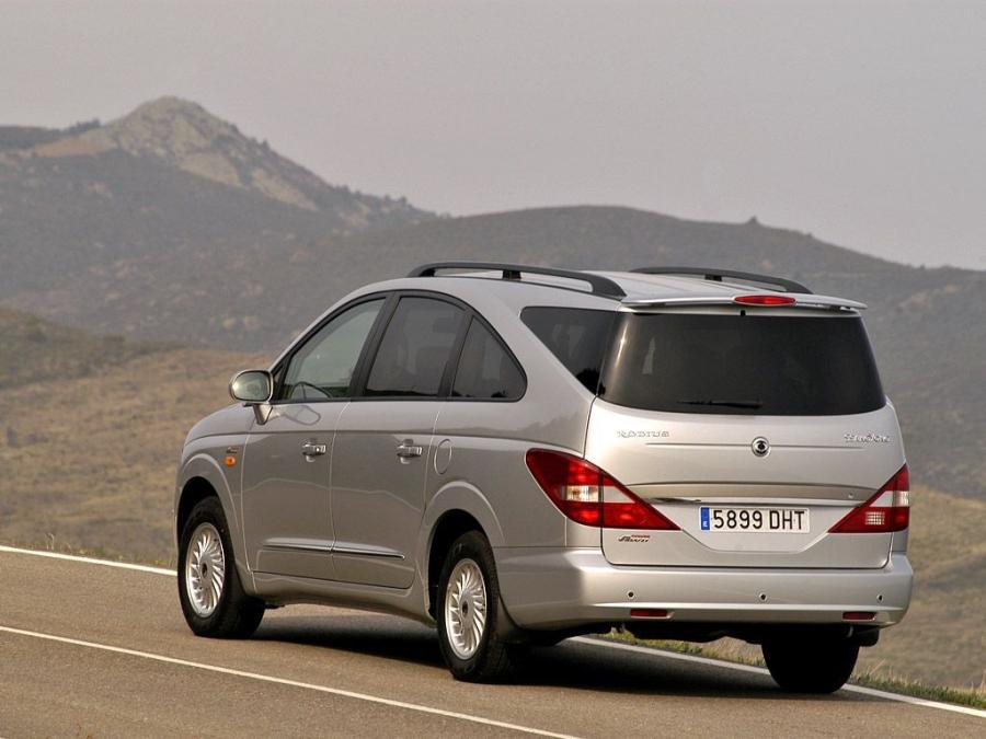  SsangYong Rodius 2004 года  (фото 10 из 16)